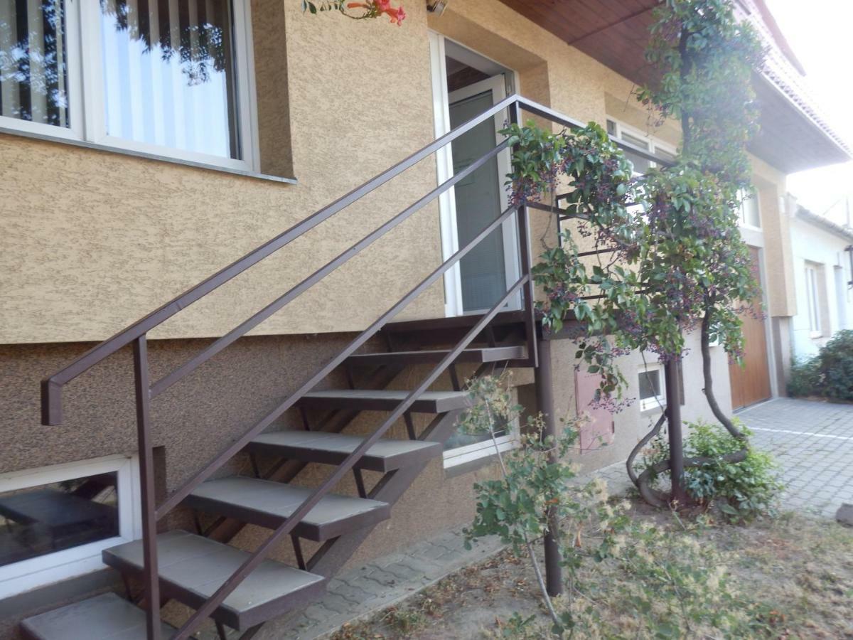 Frgo Ubytovani Vracov Exterior foto